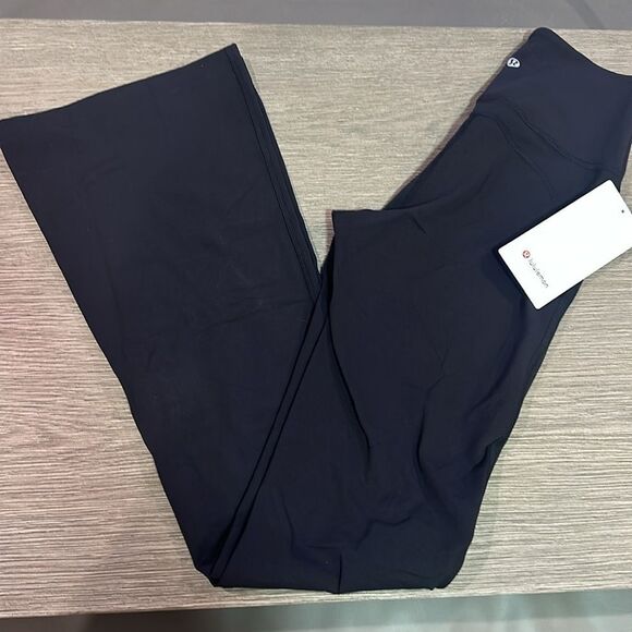 Lululemon Groove Super-High-Rise Flared Pant Nulu
Black size 4 NWT‎ - Picture 2 of 7
